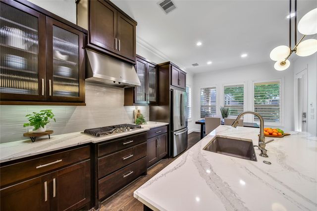 15 Corbel Point Way, The Woodlands, TX 77375