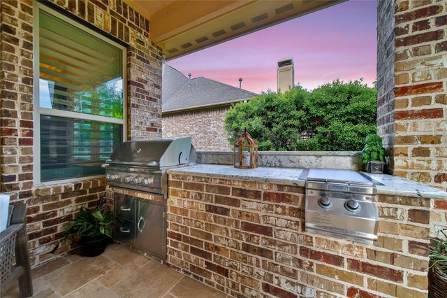 15 Corbel Point Way, The Woodlands, TX 77375