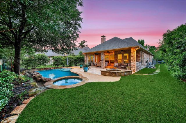 15 Corbel Point Way, The Woodlands, TX 77375