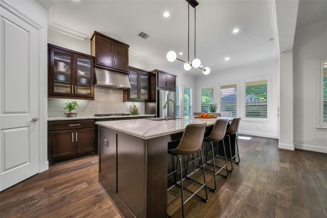 15 Corbel Point Way, The Woodlands, TX 77375