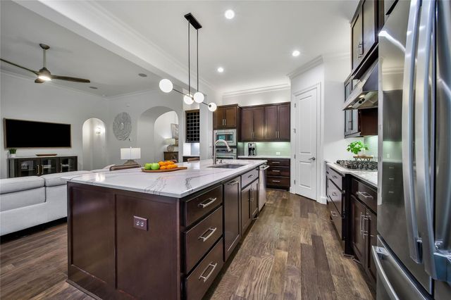 15 Corbel Point Way, The Woodlands, TX 77375