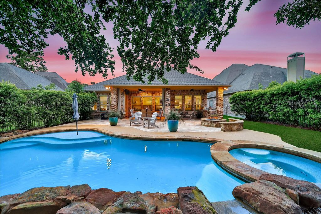 15 Corbel Point Way, The Woodlands, TX 77375