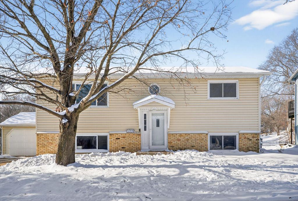 3709 Willow Heights Drive SW, Rochester, MN 55902