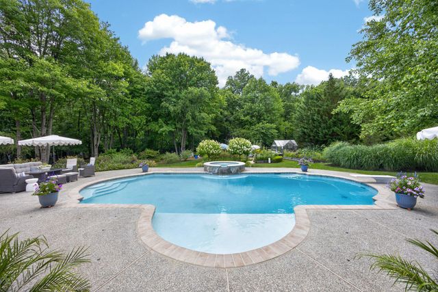 51 RAMBLEWOOD DR, Glenmoore, PA 19343
