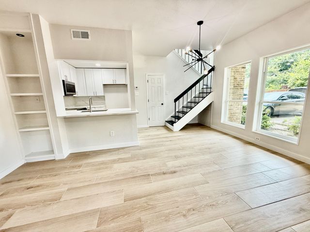 5757 Martel Avenue B06, Dallas, TX 75206