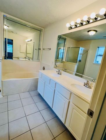 6010 Forest Plaza Court, Houston, TX 77066