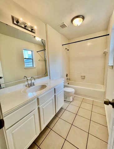 6010 Forest Plaza Court, Houston, TX 77066