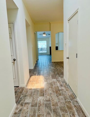 6010 Forest Plaza Court, Houston, TX 77066