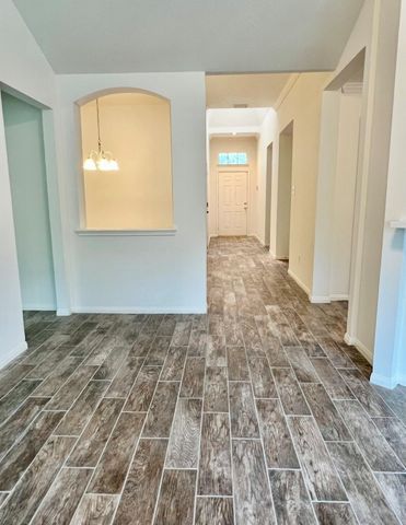 6010 Forest Plaza Court, Houston, TX 77066