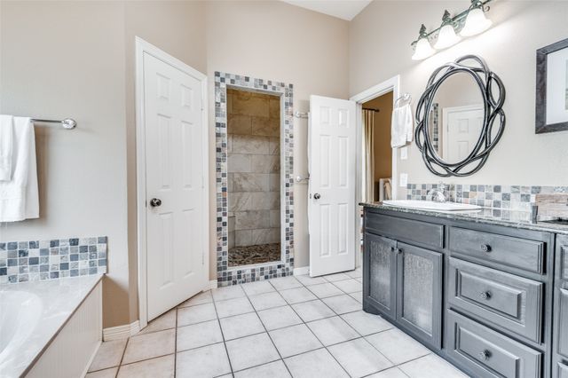 1838 Plum Creek Drive, Midlothian, TX 76065