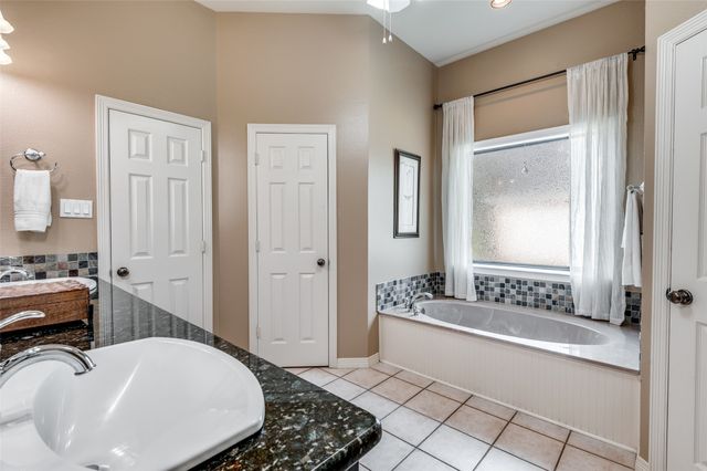 1838 Plum Creek Drive, Midlothian, TX 76065