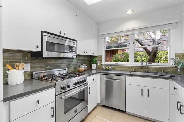 631 Centre Ct, Alameda, CA 94502