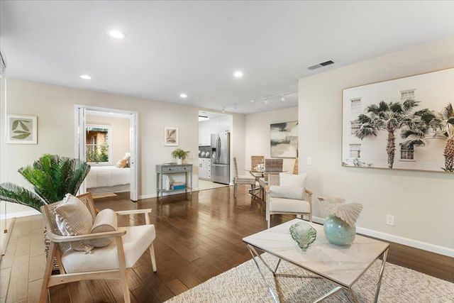 631 Centre Ct, Alameda, CA 94502