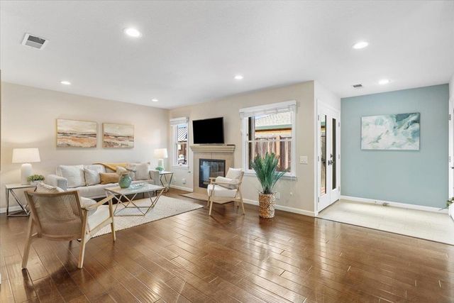 631 Centre Ct, Alameda, CA 94502