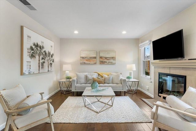 631 Centre Ct, Alameda, CA 94502