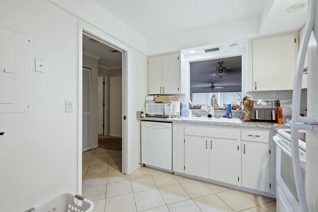 7130 FAIRWAY BEND LANE 291, Sarasota, FL 34243