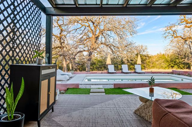 510 Thousand Oaks DR, Cedar Creek, TX 78612