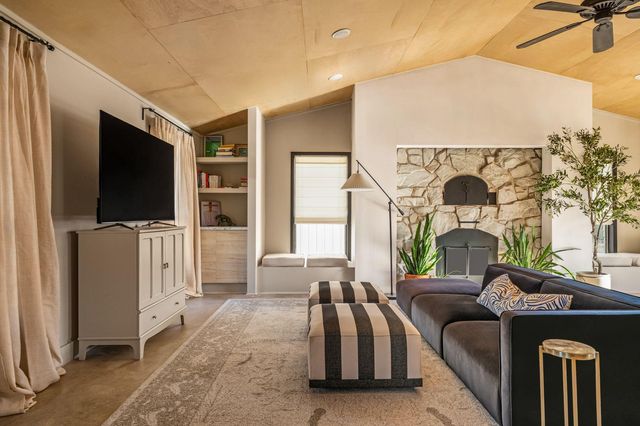 510 Thousand Oaks DR, Cedar Creek, TX 78612