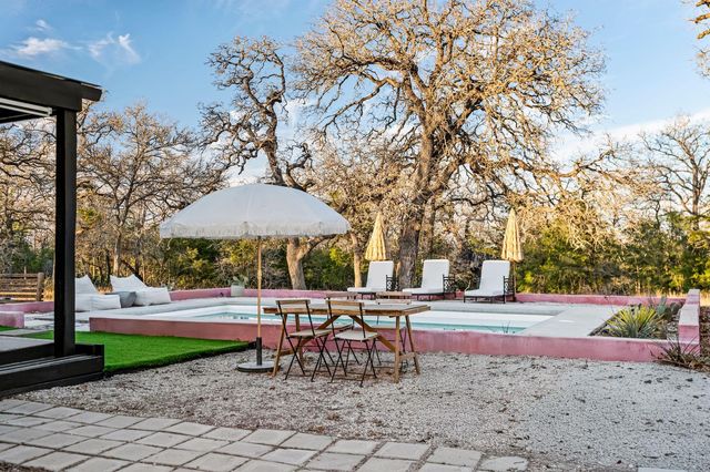 510 Thousand Oaks DR, Cedar Creek, TX 78612