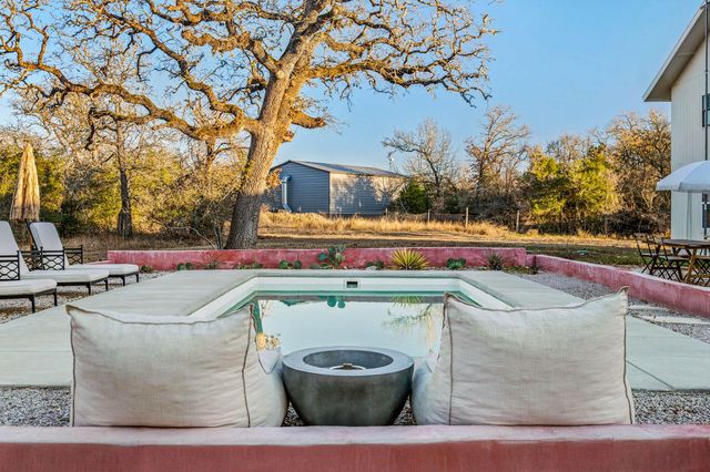 510 Thousand Oaks DR, Cedar Creek, TX 78612