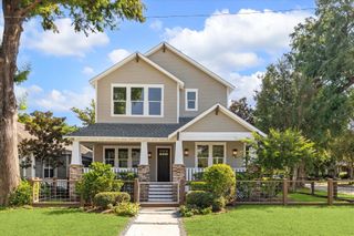 602 E 10th 1/2 Street, Houston, TX 77008