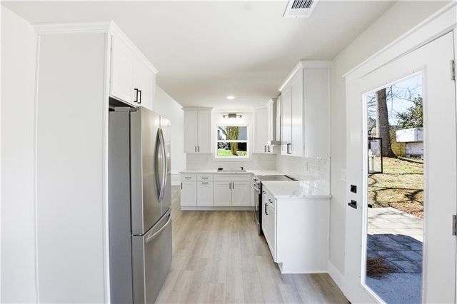 1421 WILLOW BEND DR, Snellville, GA 30078