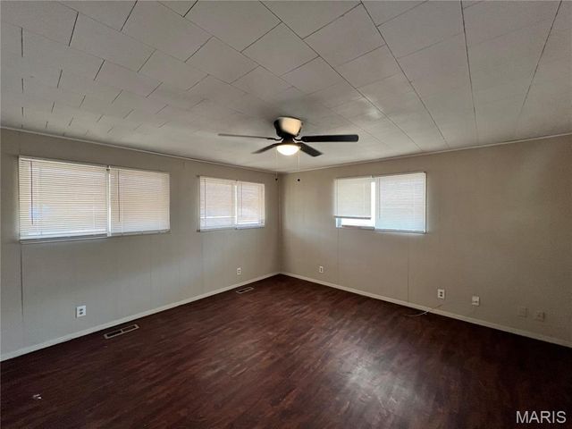 10518 Ewell Drive, St Louis, MO 63137