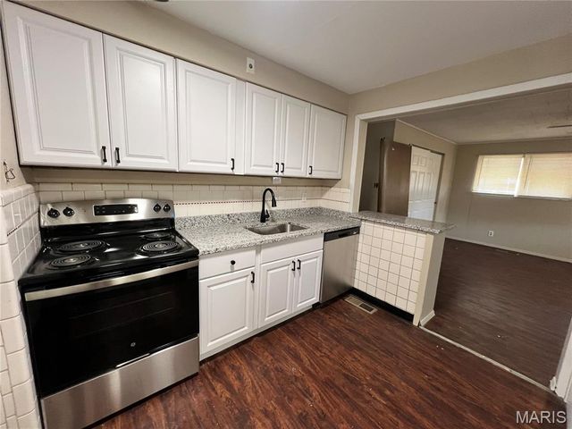 10518 Ewell Drive, St Louis, MO 63137