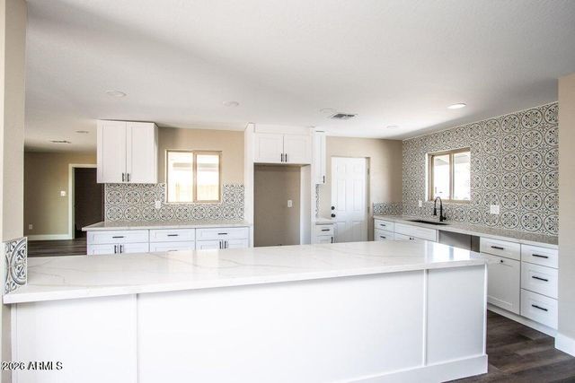 3401 W DIANA Avenue, Phoenix, AZ 85051