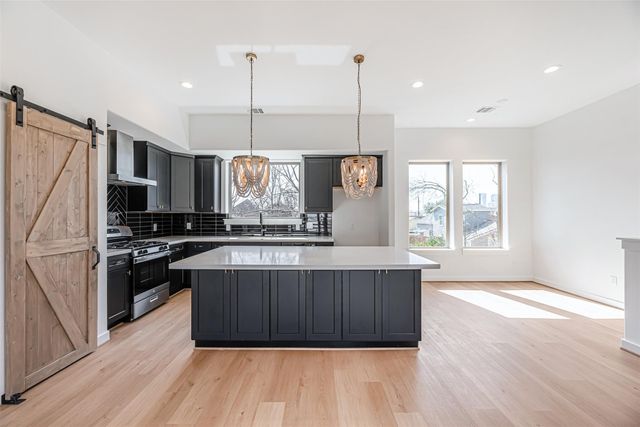 2318 Mills Street, Houston, TX 77026