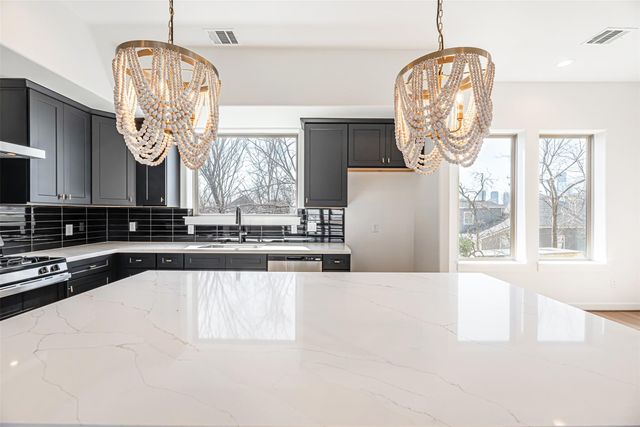 2318 Mills Street, Houston, TX 77026