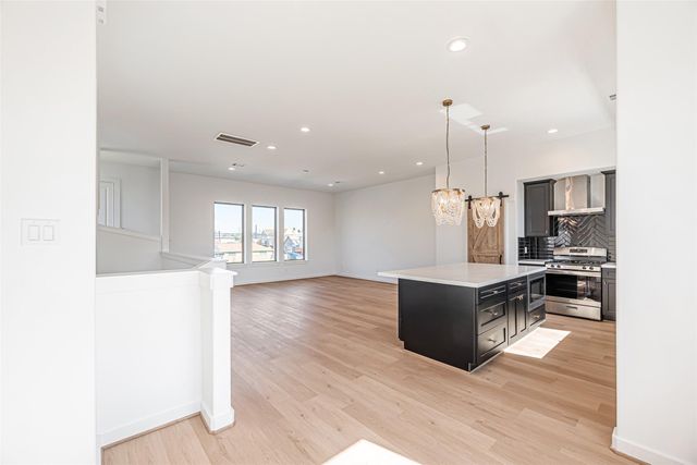 2318 Mills Street, Houston, TX 77026