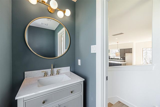 2318 Mills Street, Houston, TX 77026