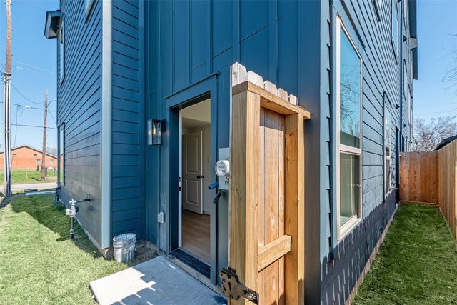 2318 Mills Street, Houston, TX 77026