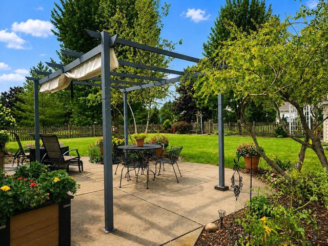 3608 Rivers Crossing DRIVE, Waukesha, WI 53189