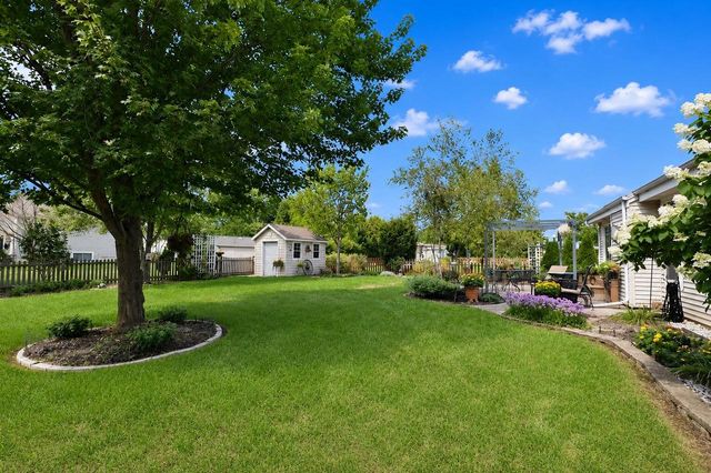 3608 Rivers Crossing DRIVE, Waukesha, WI 53189