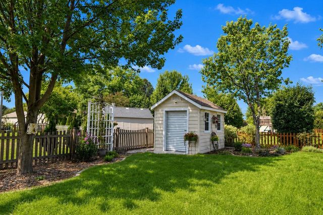 3608 Rivers Crossing DRIVE, Waukesha, WI 53189