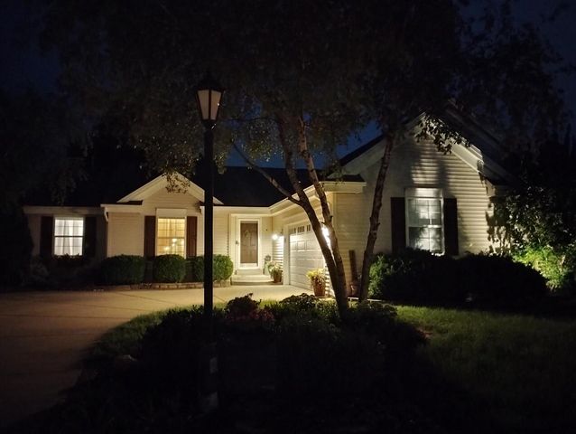 3608 Rivers Crossing DRIVE, Waukesha, WI 53189