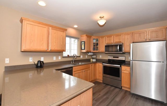 3608 Rivers Crossing DRIVE, Waukesha, WI 53189