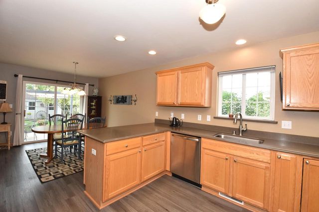 3608 Rivers Crossing DRIVE, Waukesha, WI 53189