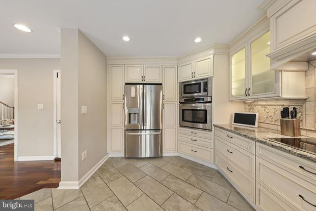 1154 OLD LANCASTER RD, Berwyn, PA 19312