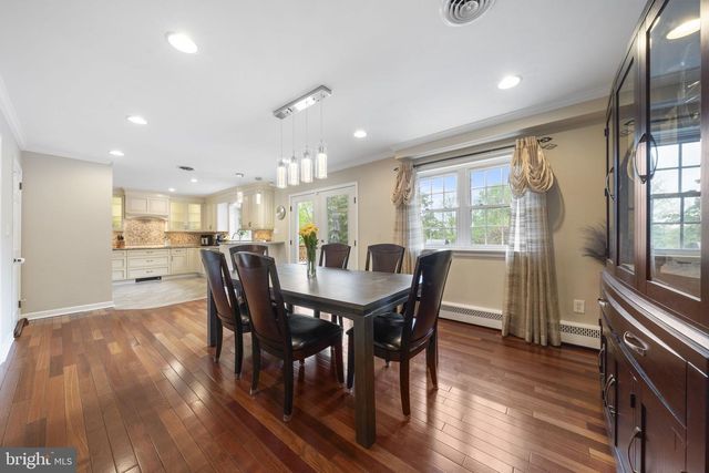 1154 OLD LANCASTER RD, Berwyn, PA 19312