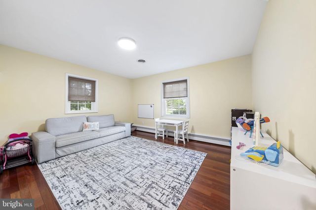 1154 OLD LANCASTER RD, Berwyn, PA 19312