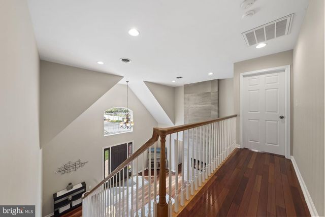 1154 OLD LANCASTER RD, Berwyn, PA 19312
