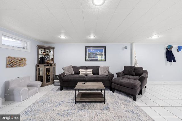 1154 OLD LANCASTER RD, Berwyn, PA 19312
