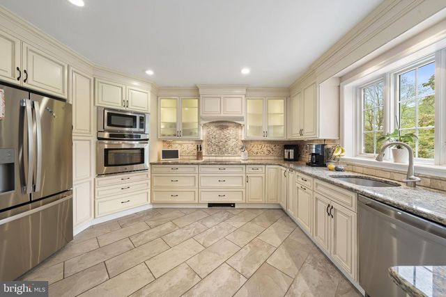 1154 OLD LANCASTER RD, Berwyn, PA 19312
