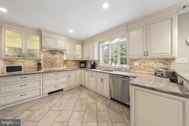 1154 OLD LANCASTER RD, Berwyn, PA 19312