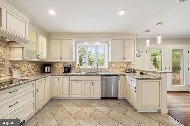 1154 OLD LANCASTER RD, Berwyn, PA 19312