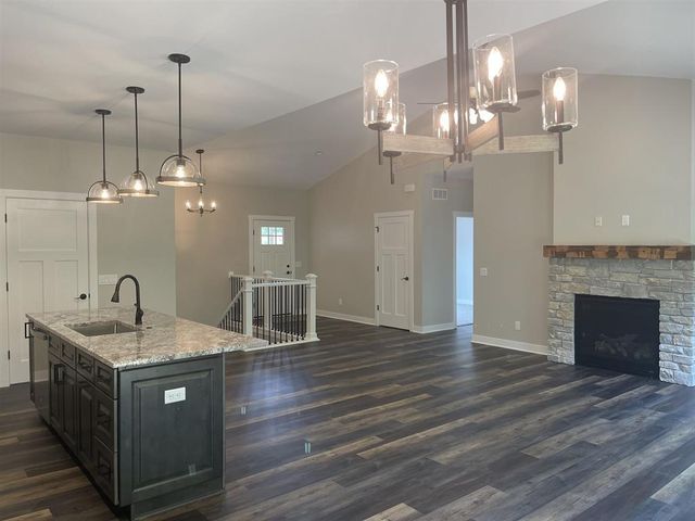 3829 N Woodbury Lane, Janesville, WI 53545