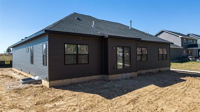 3829 N Woodbury Lane, Janesville, WI 53545